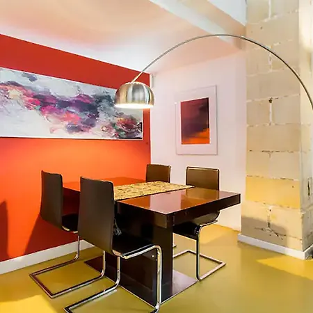 Apartment Artqhost Jerez Huge Loft & Free Parking