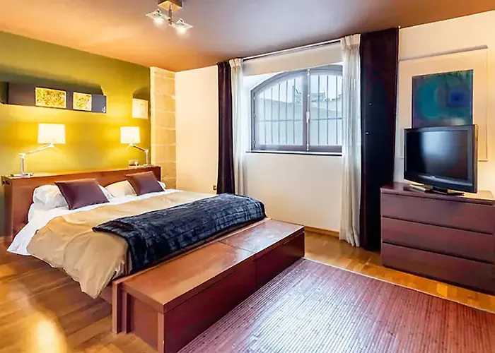 Apartment Artqhost Jerez Huge Loft & Free Parking *