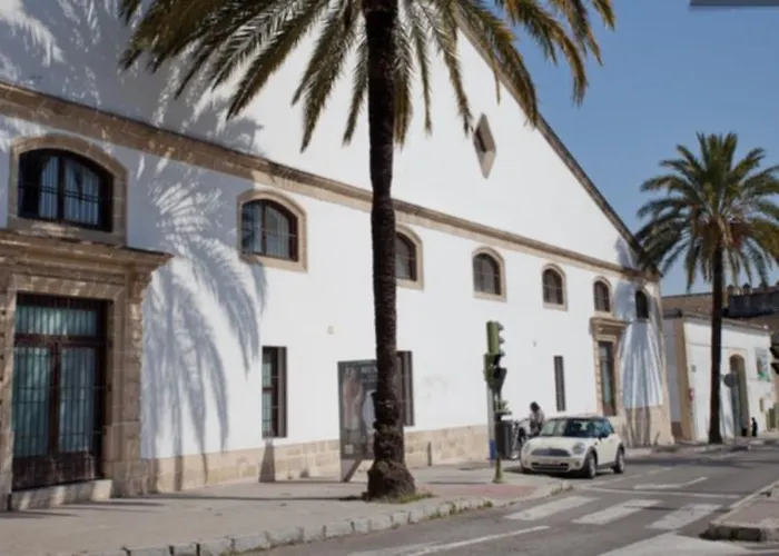 Apartment Artqhost Jerez Huge Loft & Free Parking *
